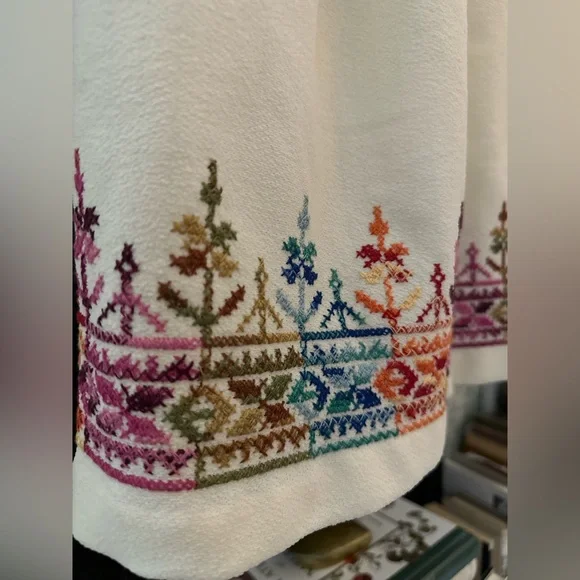 Vintage Mod Embroidered Dress - Picture 4 of 10